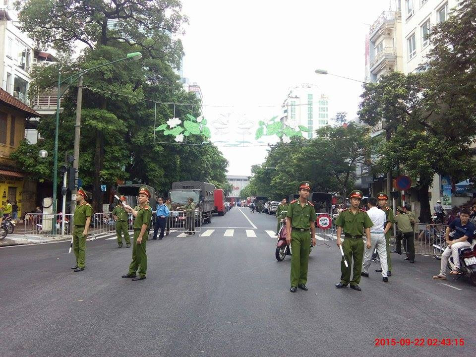 Sập nhà cũ ở Hà Nội, hai người tử vong dưới đống đổ nát ảnh 37