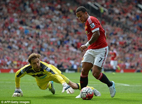 Hàng công kém duyên, 'Quỷ đỏ' chia điểm ảnh 6