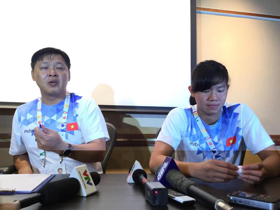 Ánh Viên rưng rưng nói lời cảm ơn thầy ảnh 12