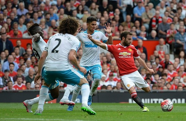 Hàng công kém duyên, 'Quỷ đỏ' chia điểm ảnh 4