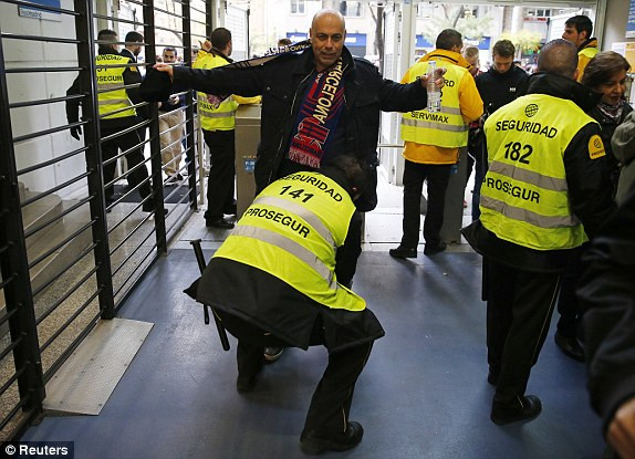 Real Madrid vs Barcelona (0-4): Cơn ác mộng ở Bernabeu ảnh 7