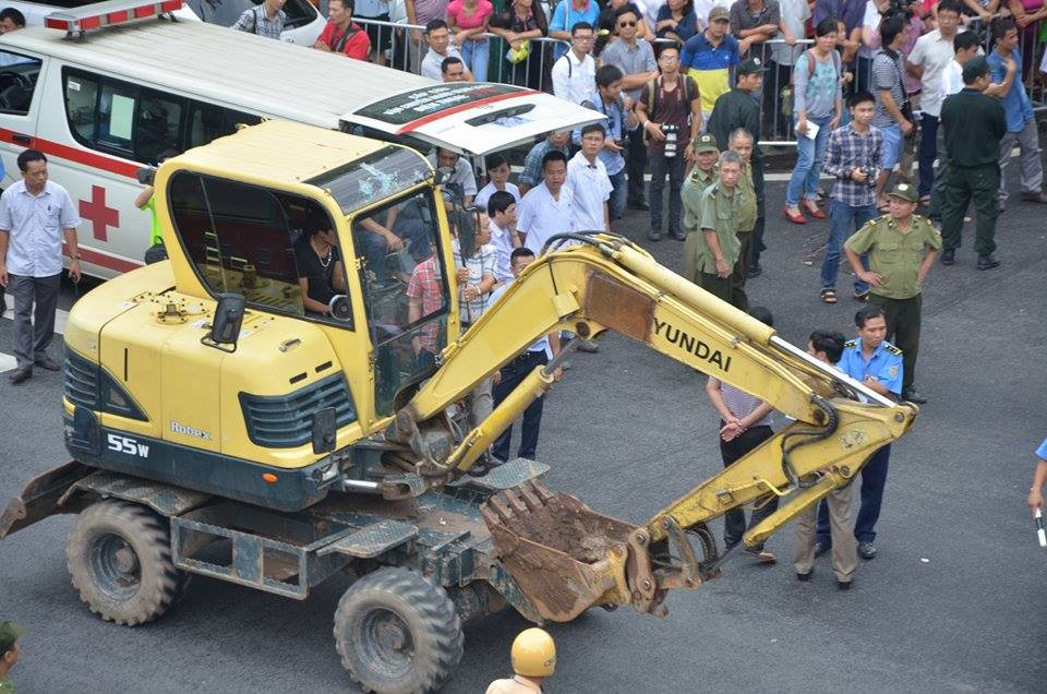 Sập nhà cũ ở Hà Nội, hai người tử vong dưới đống đổ nát ảnh 36