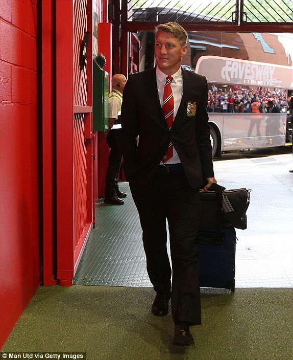 Hàng công kém duyên, 'Quỷ đỏ' chia điểm ảnh 10