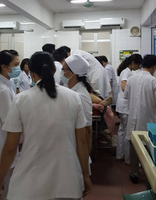 Sập nhà cũ ở Hà Nội, hai người tử vong dưới đống đổ nát ảnh 16