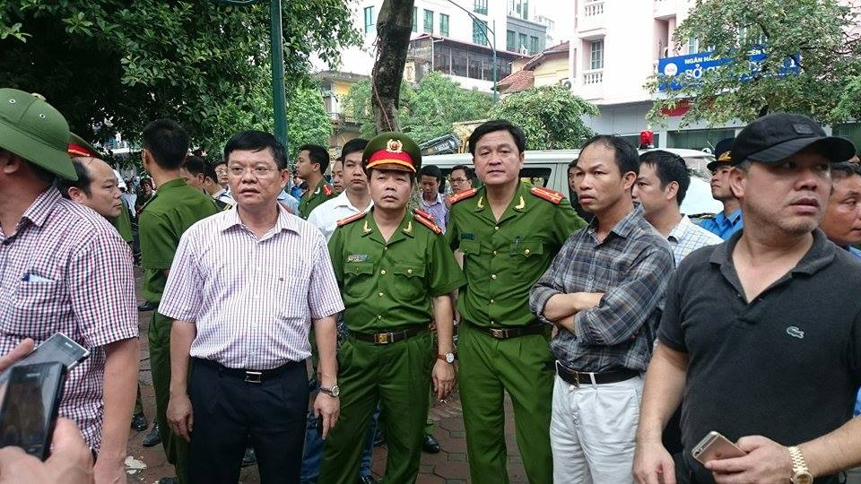 Sập nhà cũ ở Hà Nội, hai người tử vong dưới đống đổ nát ảnh 14