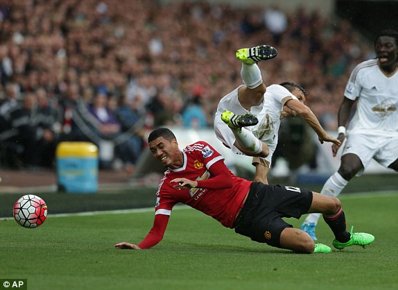 M.U thêm một lần cúi đầu trước 'Thiên Nga' ảnh 7