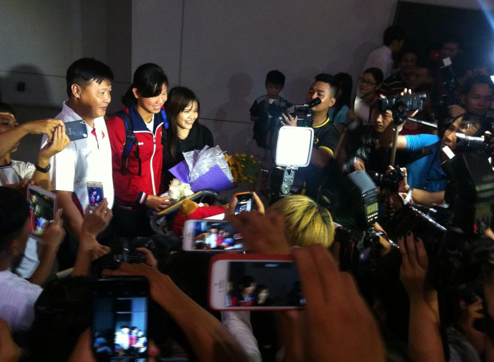 Kình ngư Ánh Viên được chào đón như người hùng ảnh 9