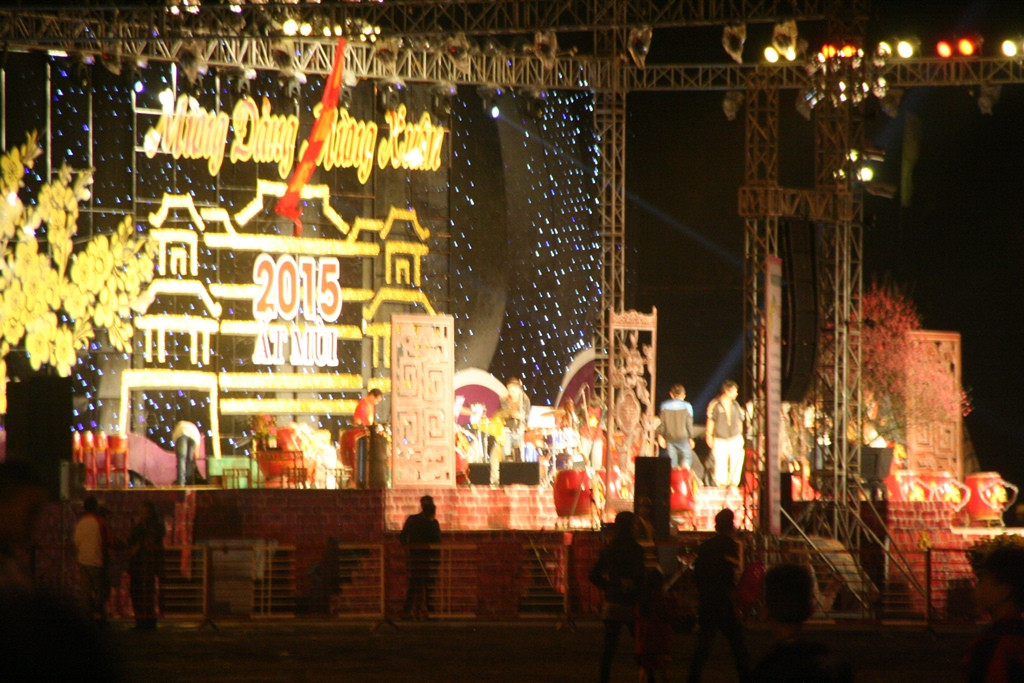 Tết Việt Online: Khắp nơi tưng bừng đón năm mới ảnh 39