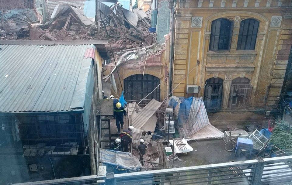 Sập nhà cũ ở Hà Nội, hai người tử vong dưới đống đổ nát ảnh 31
