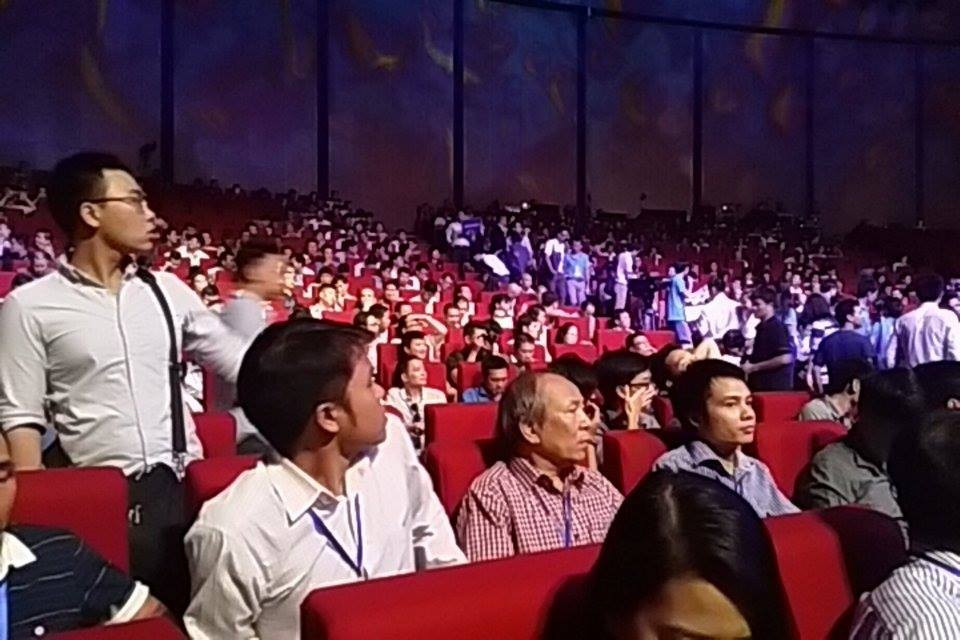 Giá Bphone mạ vàng đắt ngang iPhone 6 Plus ảnh 44