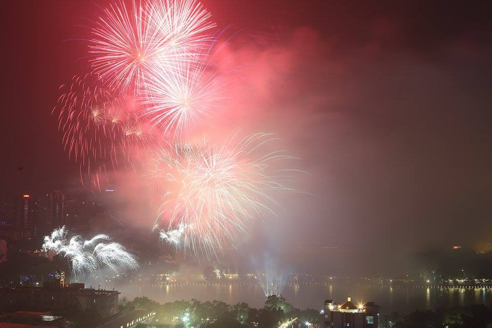 Pháo hoa rực sáng mừng Tết Độc lập ảnh 23