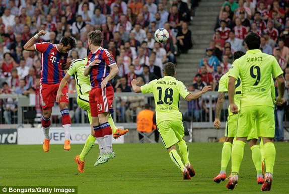 Bayern vs Barca (3-2): 'Hùm xám' lực bất tòng tâm ảnh 16