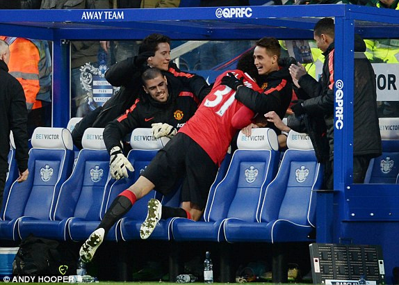 QPR vs M.U (0-2): Dự bị lập đại công ảnh 2