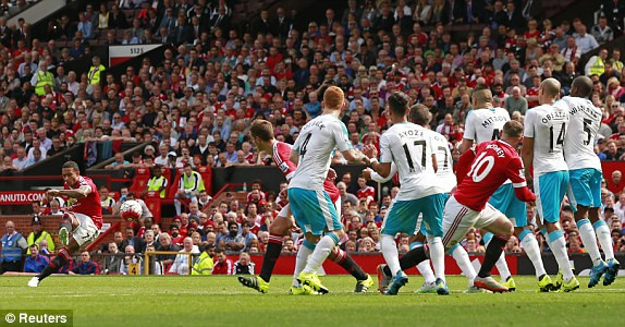 Hàng công kém duyên, 'Quỷ đỏ' chia điểm ảnh 3