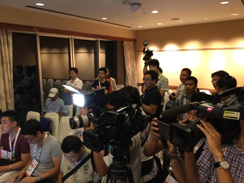 Ánh Viên rưng rưng nói lời cảm ơn thầy ảnh 13