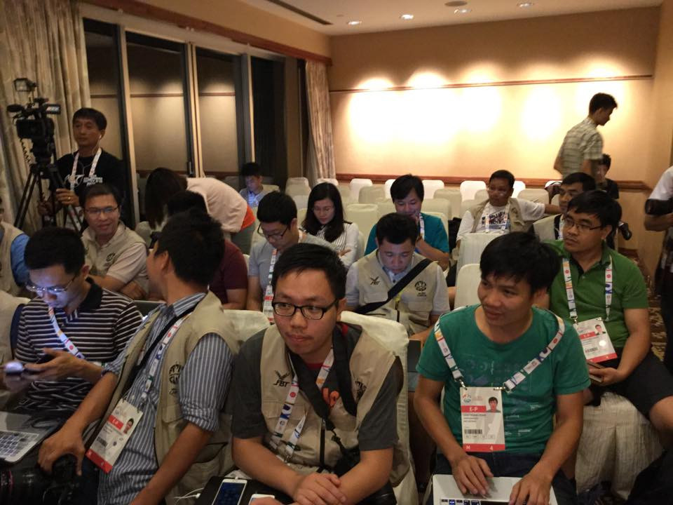 Ánh Viên rưng rưng nói lời cảm ơn thầy ảnh 3