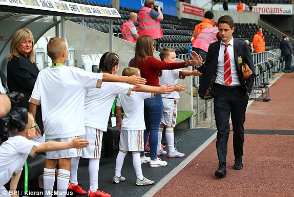 M.U thêm một lần cúi đầu trước 'Thiên Nga' ảnh 3