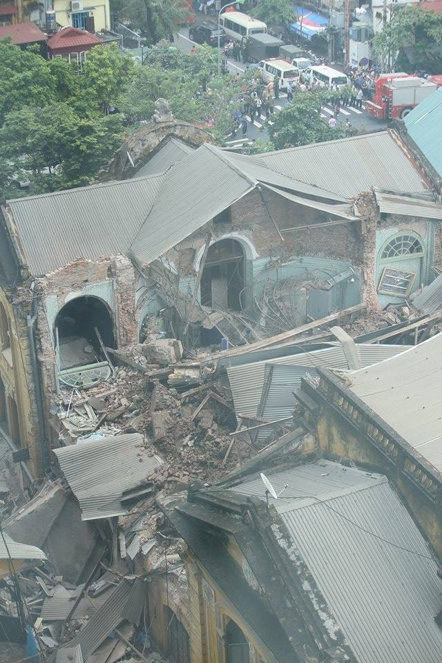 Sập nhà cũ ở Hà Nội, hai người tử vong dưới đống đổ nát ảnh 19