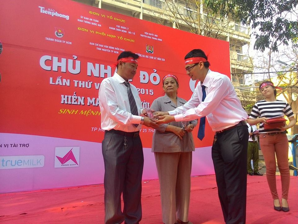 Chủ nhật Đỏ tiếp nhận 9.116 đơn vị máu ảnh 41