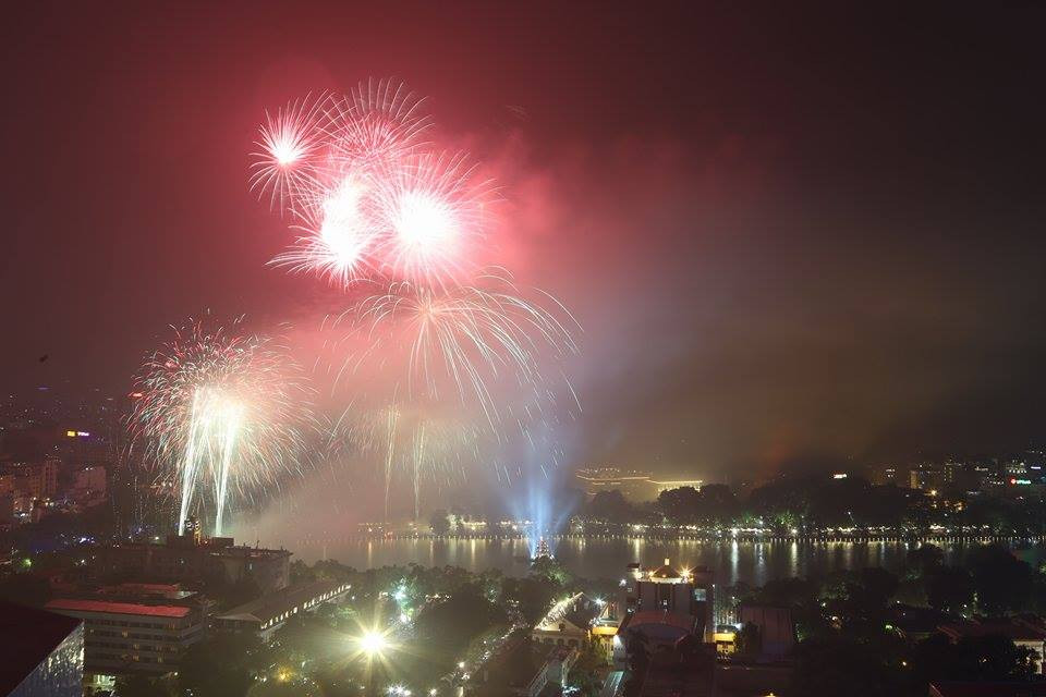 Pháo hoa rực sáng mừng Tết Độc lập ảnh 18