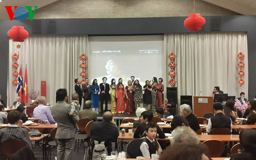 Tết Việt Online: Khắp nơi tưng bừng đón năm mới ảnh 36