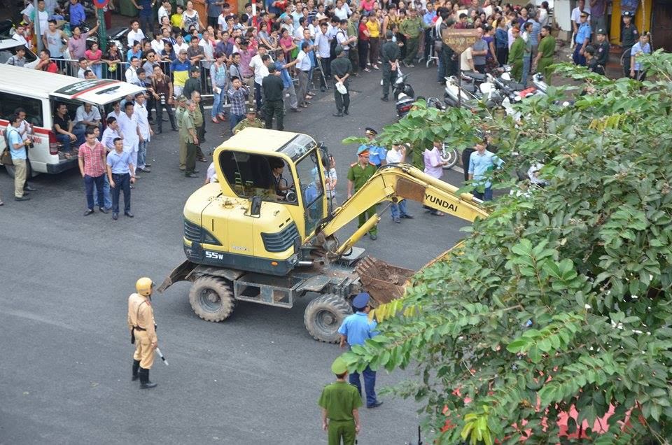 Sập nhà cũ ở Hà Nội, hai người tử vong dưới đống đổ nát ảnh 35