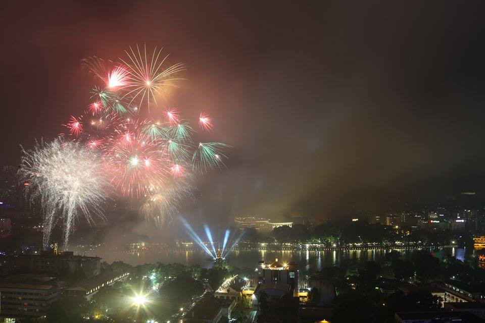 Pháo hoa rực sáng mừng Tết Độc lập ảnh 19