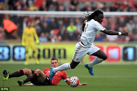 M.U thêm một lần cúi đầu trước 'Thiên Nga' ảnh 6