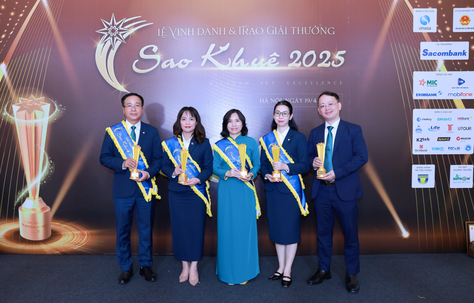Đại diện một số đơn vị BIDV tại Lễ trao giải Sao Khuê 2025 Đại diện một số đơn vị BIDV tại Lễ trao giải Sao Khuê 2025