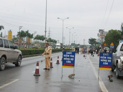 Quảng Ninh là địa phương đầu tiên thực hiện thí điểm lập chốt cố định để kiểm tra, xử phạt lái xe sử dụng rượu, bia