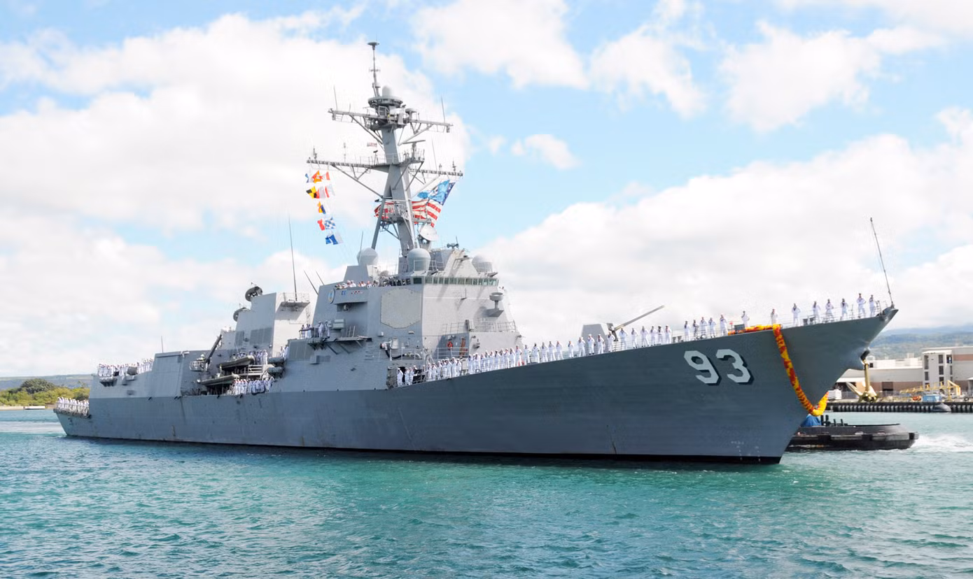 Tàu khu trục USS Chung Hoon Ảnh: Robert Stirrup