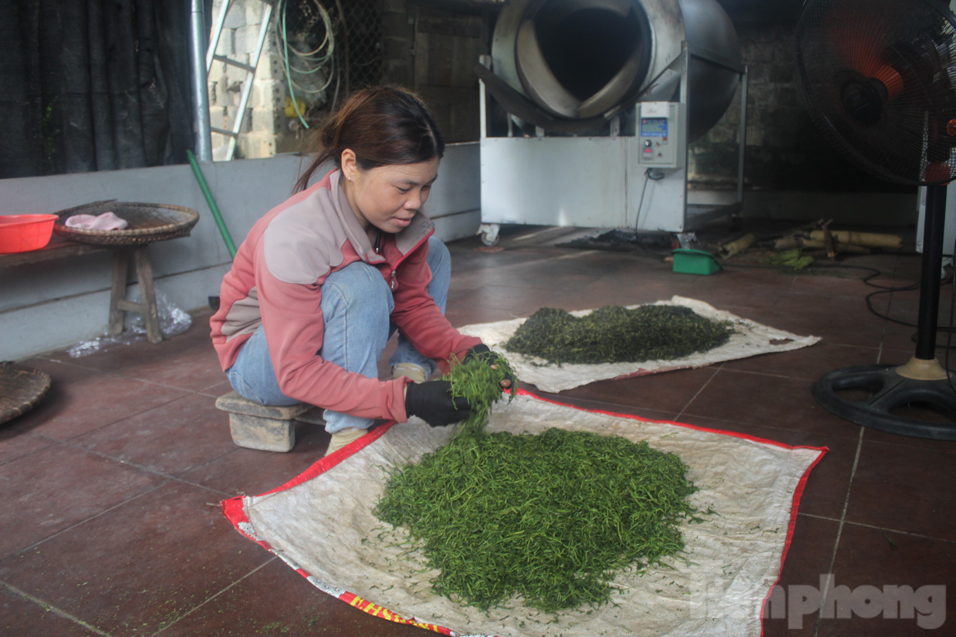 Một trong những công đoạn làm chè