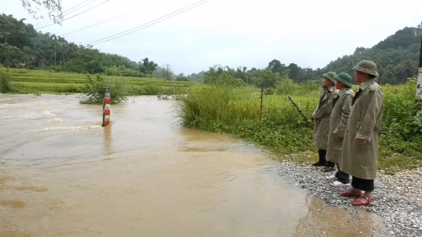 Mưa lớn gây ngập lụt nhiều nơi ở huyện Lang Chánh.
