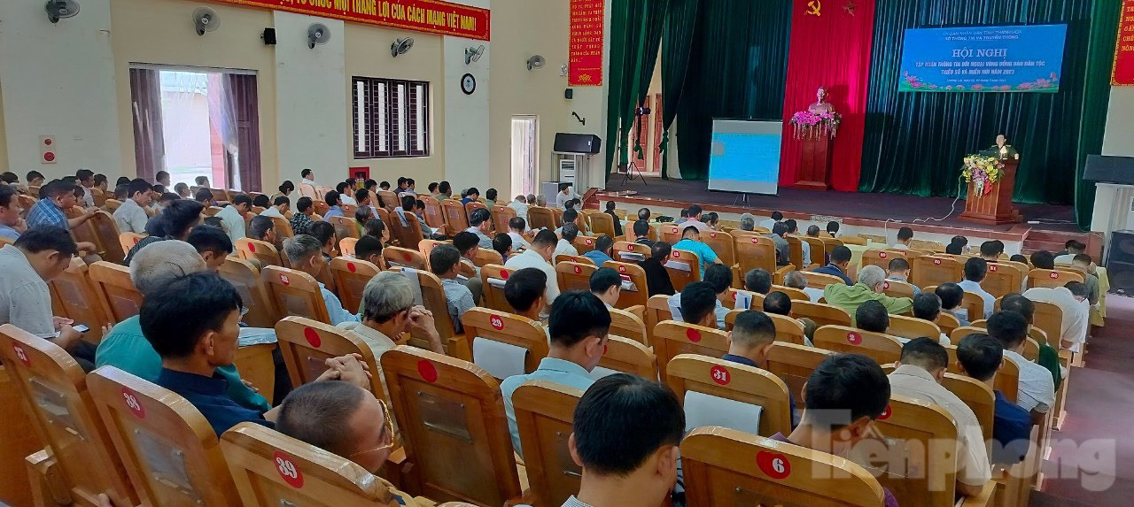 Toàn cảnh hội nghị.