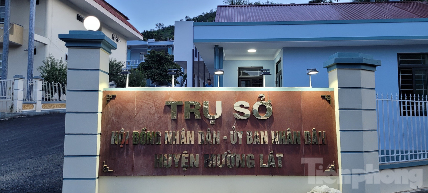 Trụ sở UBND huyện Mường Lát