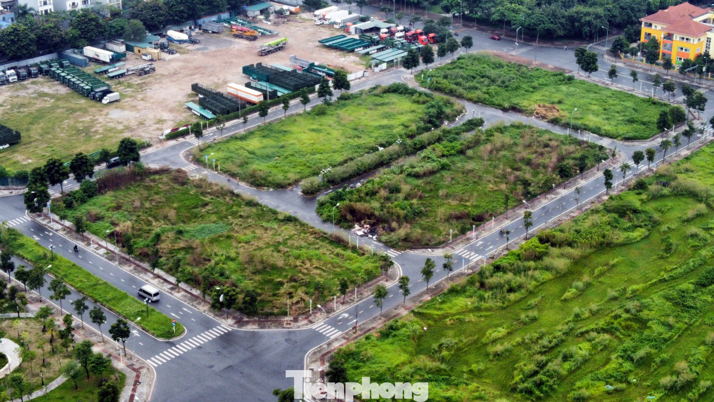 Trong đó, ô đất A4/TT1 có diện tích 12.197m2 tiếp giáp với đường Nguyễn Minh Châu, Đào Hinh, Đào Thế Tuấn và đường nội bộ khu đô thị, gồm 80 căn.