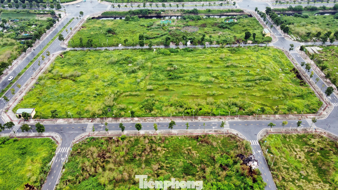 Hình thức sử dụng đất tại 2 ô đất trên là nhà nước giao đất không thu tiền sử dụng đất với thời hạn 50 năm kể từ ngày UBND TP ký quyết định công nhận kết quả trúng đấu giá quyền sử dụng đất. Người mua nhà ở gắn liền với quyền sử dụng đất được ổn định lâu dài.