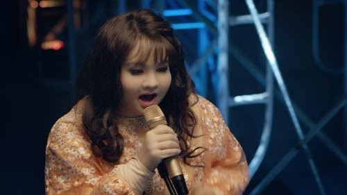 Minh Hằng kể chuyện mang cả chục cân silicon đóng phim ảnh 1