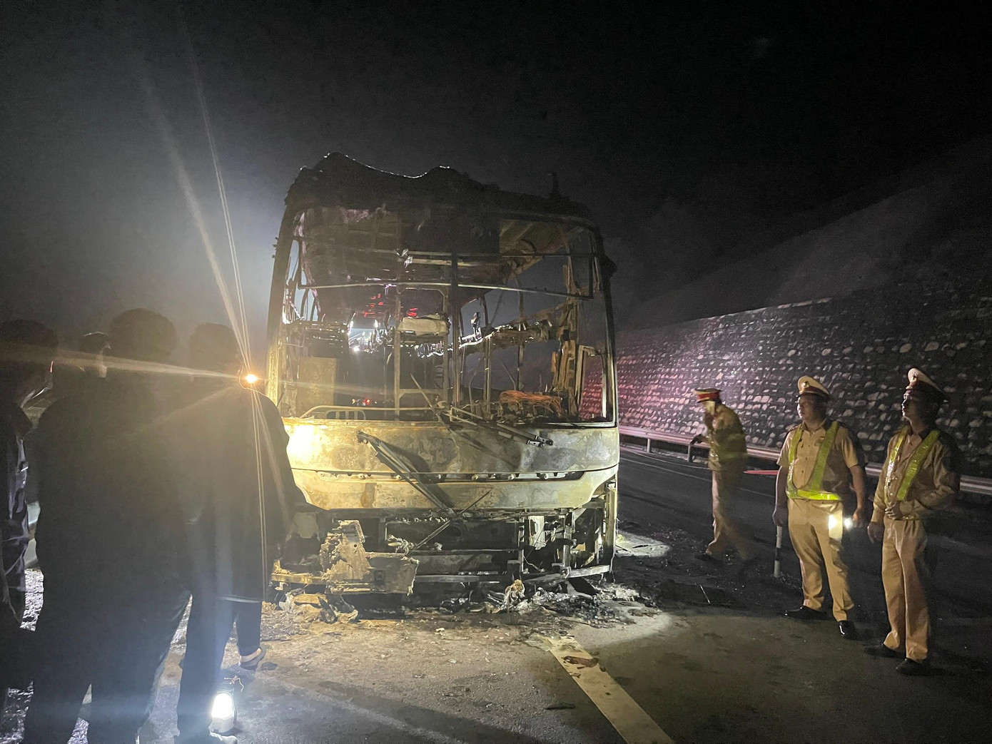 Hiện nguyên nhân vụ việc đang được làm rõ.