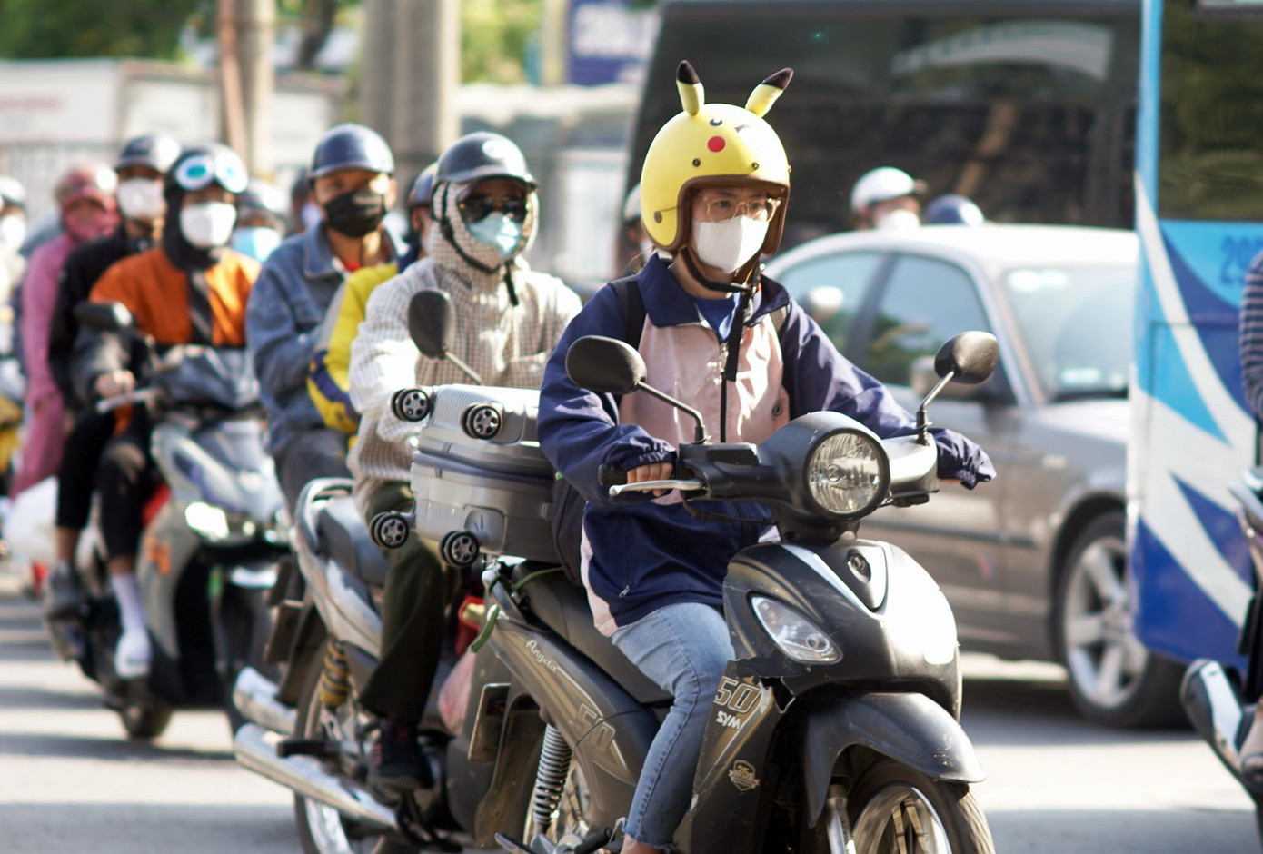 Nhiều người dân từ quê hay các địa điểm du lịch, quay lại Hà Nội. Ảnh: Thanh Hà