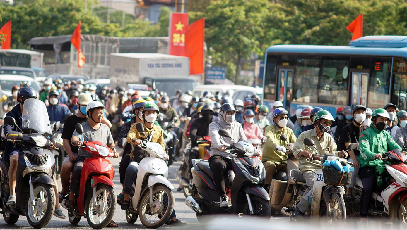 Tại nút giao Giải Phóng - Ngọc Hồi, các phương tiện xếp thành hàng dài trước khu vực đèn tín hiệu giao thông. Ảnh: Thanh Hà