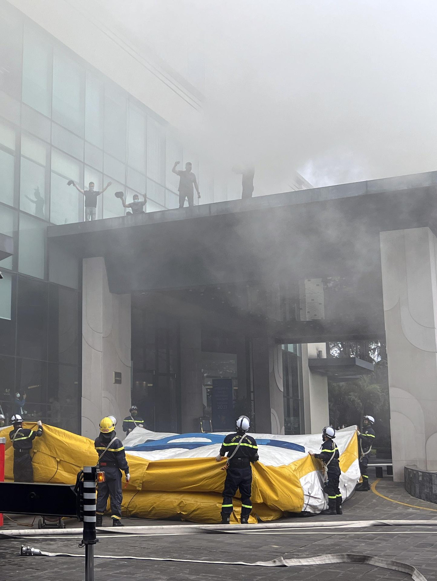 Sáng 6/5, Công an TP Hà Nội tổ chức diễn tập phương án PCCC tại một khách sạn ở quận Nam Từ Liêm (Hà Nội), phục vụ Đại hội Thể thao Đông Nam Á lần thứ 31 (SEA Games 31) sắp diễn ra.