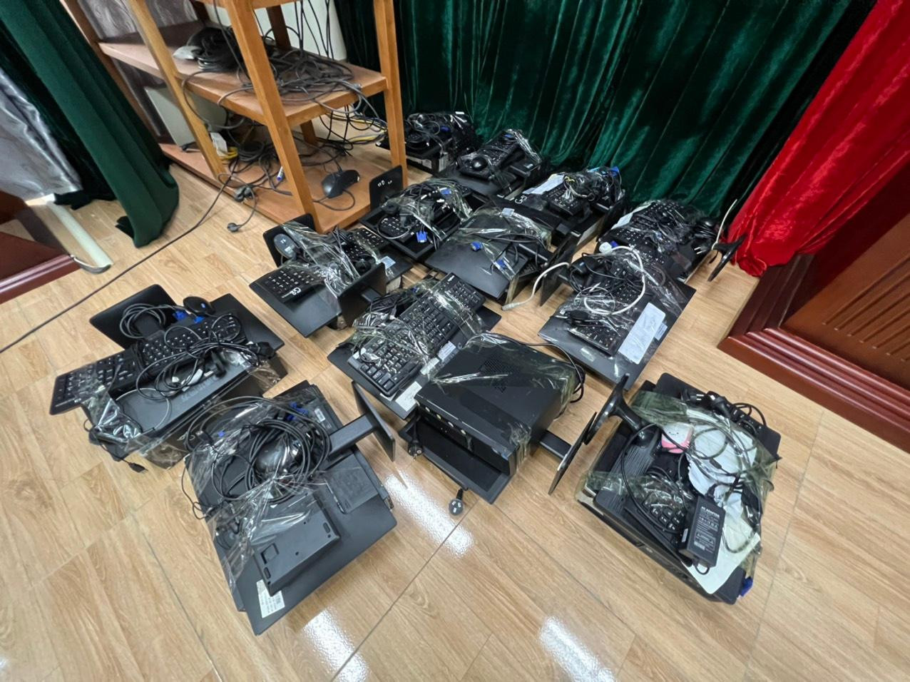 Máy tính bị cơ quan công an thu giữ.