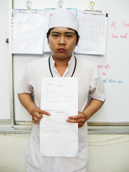 “Bác sĩ” dỏm Hoàng Văn Vương bị bắt giữ tại bệnh viện