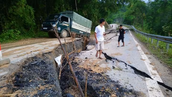 Số người chết, mất tích do mưa lũ ở Thanh Hoá tăng lên 13 người ảnh 1