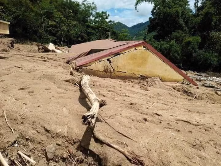 Hình ảnh mưa lũ tàn phá khủng khiếp ở Mường Lát ảnh 14