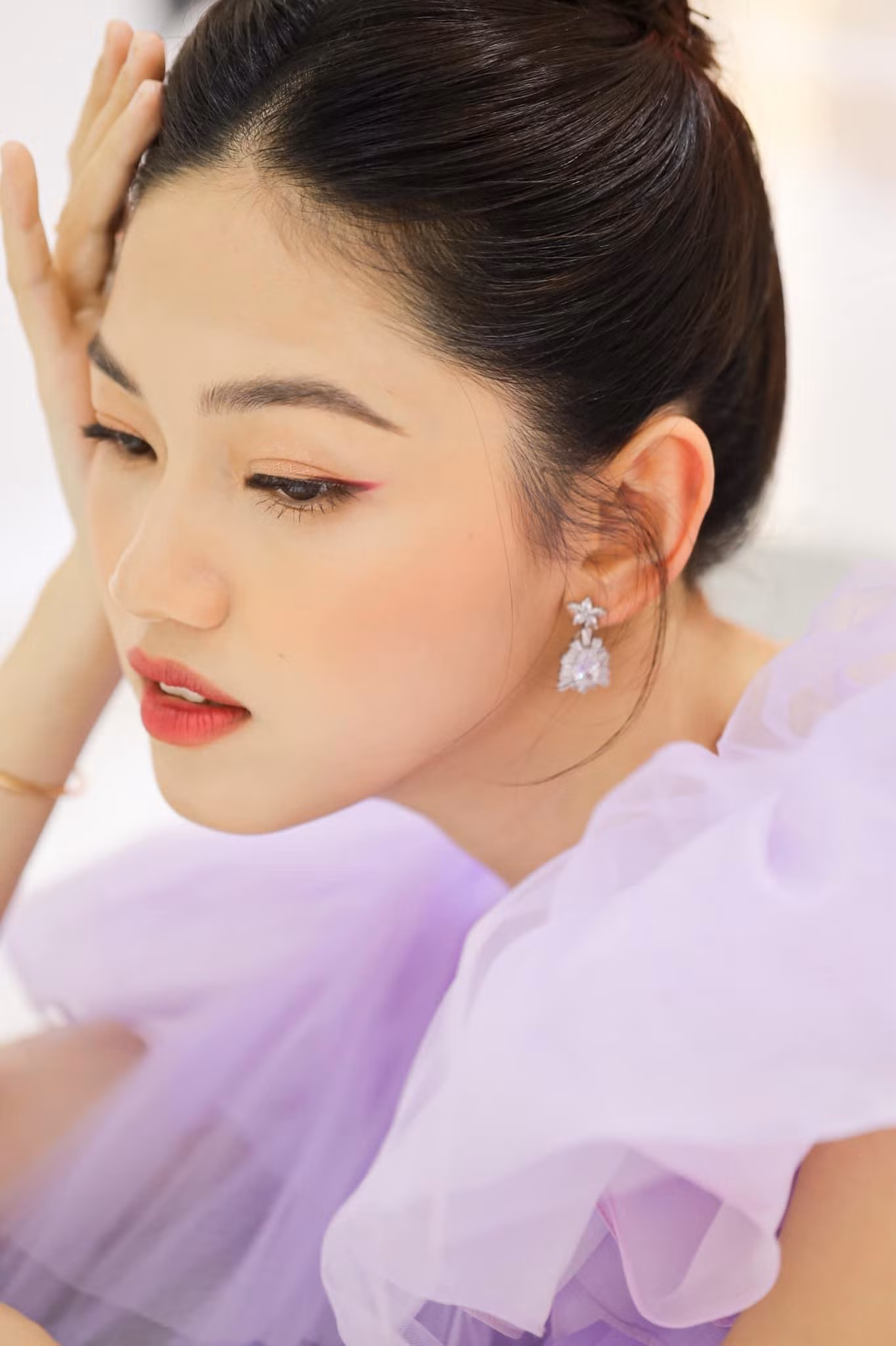 Á hậu Thanh Tú tái xuất đầy xinh đẹp, kiêu sa trong ngày sinh nhật.