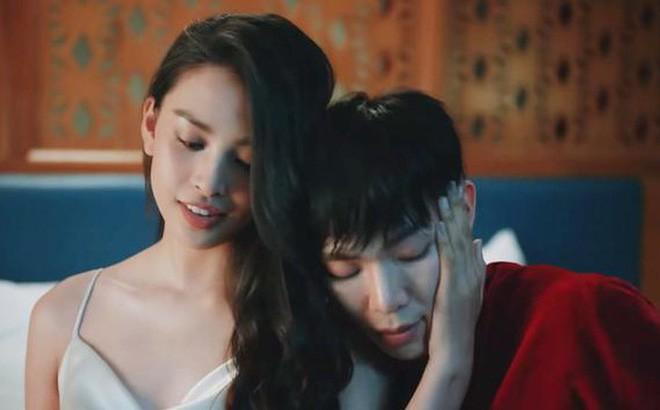 Trên đường đua MV của các ca sĩ đình đám trong showbiz hiện nay còn có sự góp mặt của dàn Hoa hậu, Á hậu đình đám trong vai trò diễn viên khách mời. Năm ngoái, Hoa hậu Tiểu Vy gây bất ngờ khi góp mặt trong MV "Em không sai, chúng ta sai" của nam ca sĩ Erik.