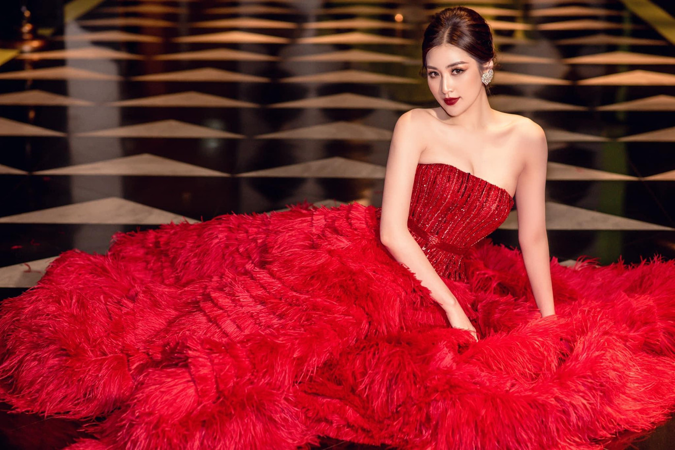 Luôn xuất hiện với hình ảnh chỉn chu, chuyên nghiệp, Tú Anh được các nhãn hàng đánh giá cao về phong cách làm việc.