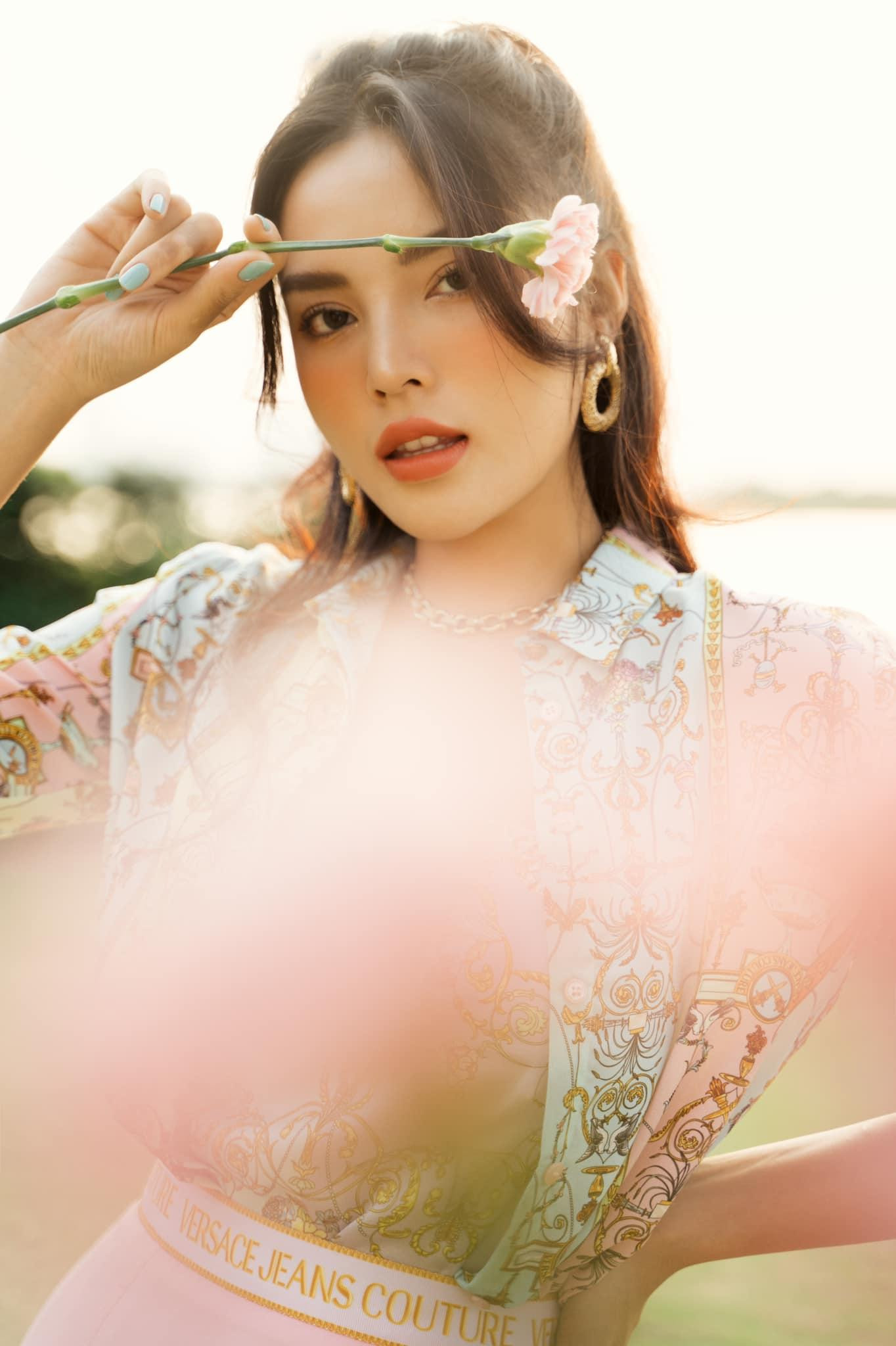 Hoa hậu Kỳ Duyên đẹp tựa 'nàng thơ' trong bộ ảnh mới. Hoa hậu Kỳ Duyên đẹp tựa 'nàng thơ' trong bộ ảnh mới.